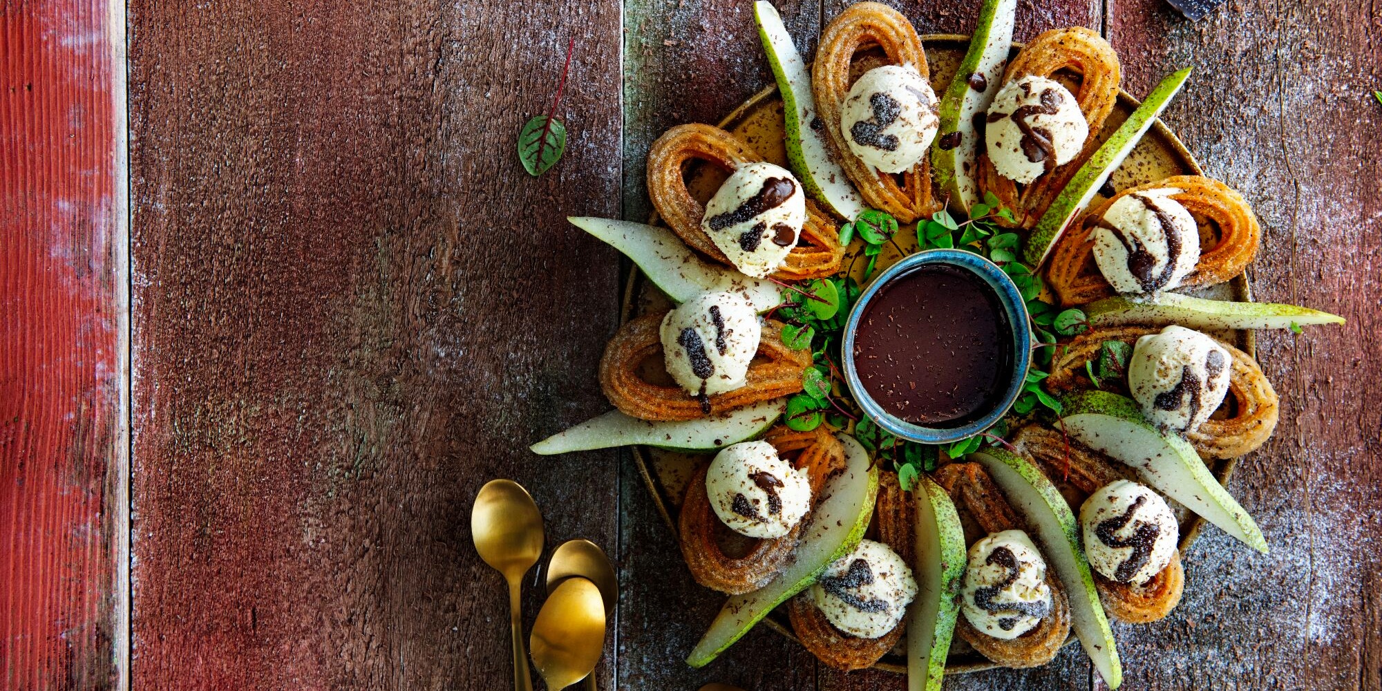 Churros wreath with pear, ice cream and chocolate sauce