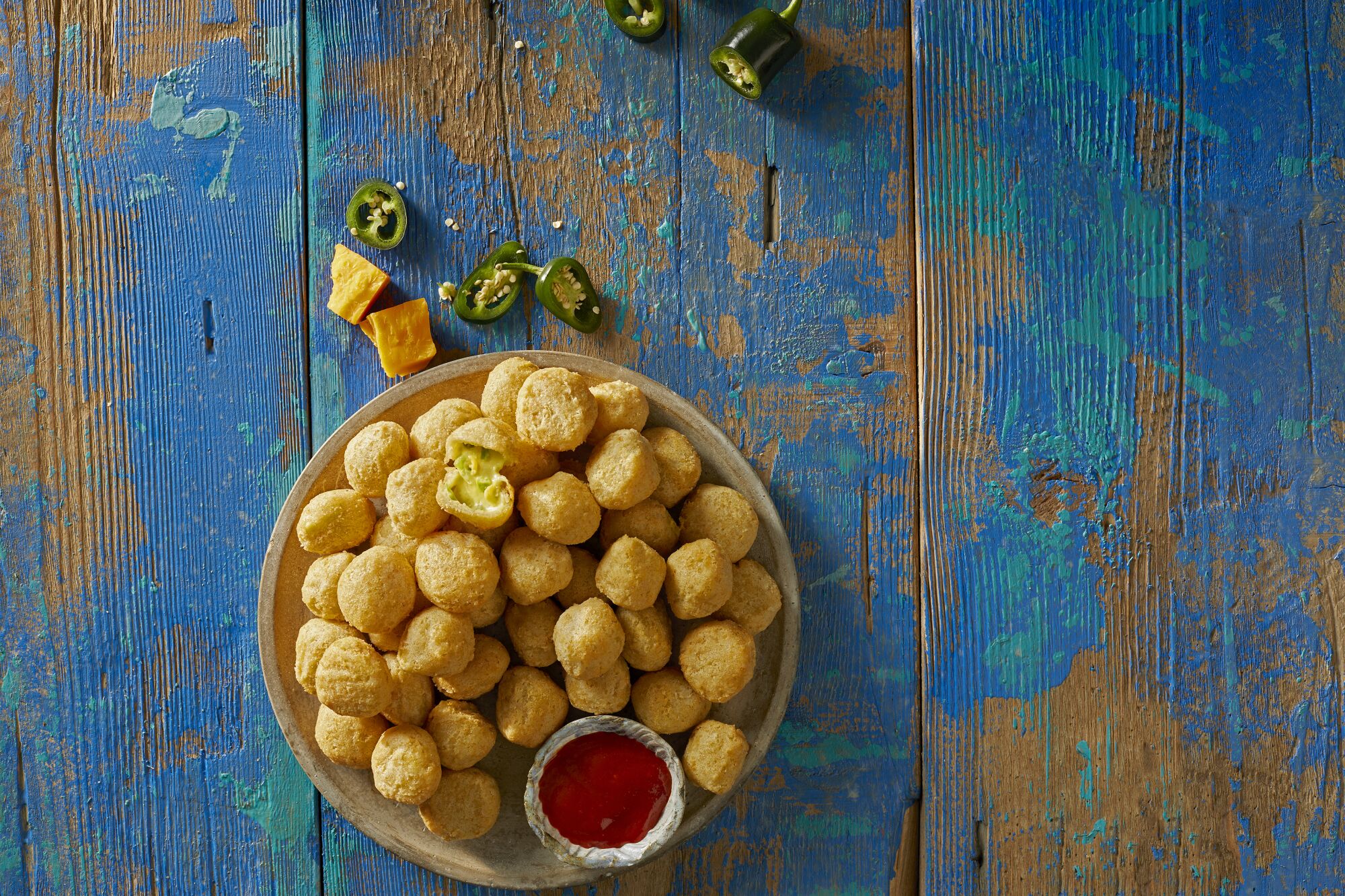 Nuggetsy z serem cheddar i jalapeño – produkty mrożone do