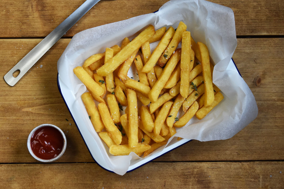 Aviko SuperCrunch Thick Cut Chips 18mm - Frozen, Gluten-Free, 2.5kg Catering Pack For Oven Or Fryer